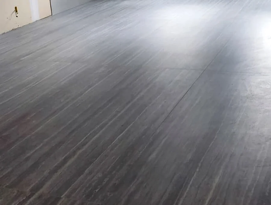 Piso com brilho recuperado após polimento